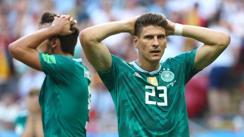 Joachim Low hết bài, Đức hết một kỷ nguyên, fan chờ chu kỳ mới - Ảnh 2. Joachim Low hết bài, Đức hết một kỷ nguyên, fan chờ chu kỳ mới - Ảnh 2.