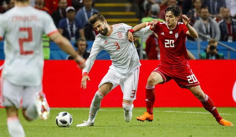 Bị lăng mạ, Messi của Iran chia tay tuyển quốc gia vì mẹ - Ảnh 1. Bị lăng mạ, Messi của Iran chia tay tuyển quốc gia vì mẹ - Ảnh 1.