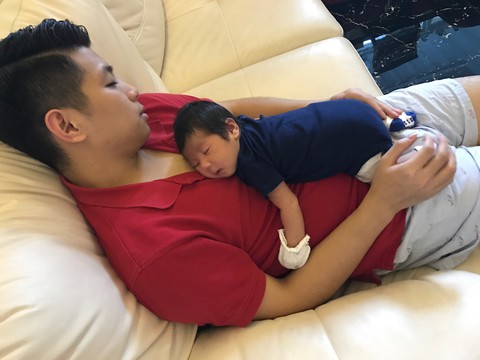 Ngày gia đình VN: những bố bỉm sữa nghỉ việc thay vợ chăm con - Ảnh 8. Ngày gia đình VN: những bố bỉm sữa nghỉ việc thay vợ chăm con - Ảnh 8.
