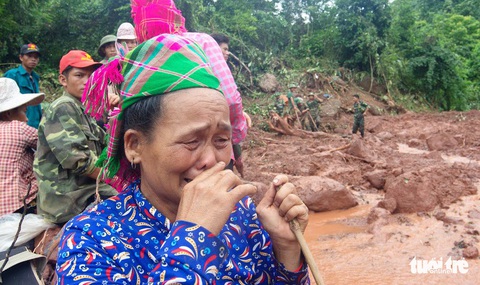 5 người bị vùi lấp ở bản Nậm Há, 5 ngày mòn mỏi tìm kiếm - Ảnh 3. 5 người bị vùi lấp ở bản Nậm Há, 5 ngày mòn mỏi tìm kiếm - Ảnh 3.