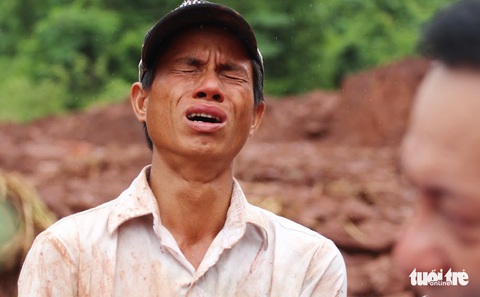 5 người bị vùi lấp ở bản Nậm Há, 5 ngày mòn mỏi tìm kiếm - Ảnh 5. 5 người bị vùi lấp ở bản Nậm Há, 5 ngày mòn mỏi tìm kiếm - Ảnh 5.