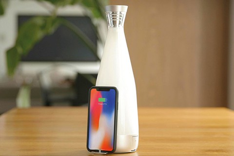 Sạc điện thoại bằng… chai - Ảnh 1. Sạc điện thoại bằng… chai - Ảnh 1.