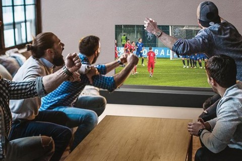 Thức khuya triền miên xem World Cup, nguy hiểm cho người bệnh tim mạch - Ảnh 1. Thức khuya triền miên xem World Cup, nguy hiểm cho người bệnh tim mạch - Ảnh 1.