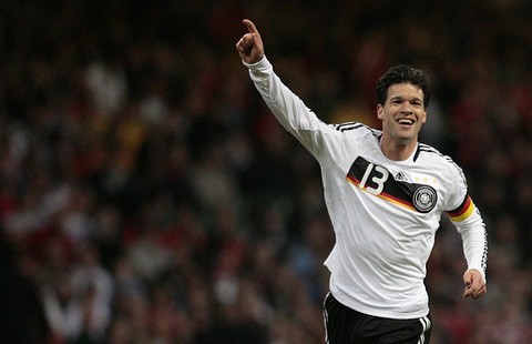 Cựu thủ quân Đức Michael Ballack muốn HLV Low ra đi - Ảnh 1. Cựu thủ quân Đức Michael Ballack muốn HLV Low ra đi - Ảnh 1.