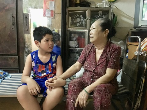 Cậu học trò mong học giỏi, kiếm tiền cho ba đỡ cực - Ảnh 1. Cậu học trò mong học giỏi, kiếm tiền cho ba đỡ cực - Ảnh 1.