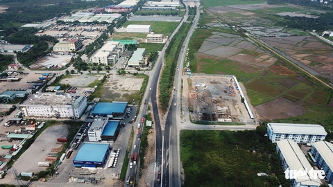 Thông xe cầu vượt Mỹ Thủy giải tỏa điểm đen kẹt xe - Ảnh 5. Thông xe cầu vượt Mỹ Thủy giải tỏa điểm đen kẹt xe - Ảnh 5.
