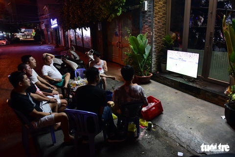 Cùng xuống phố coi World Cup 2018 - Ảnh 5. Cùng xuống phố coi World Cup 2018 - Ảnh 5.