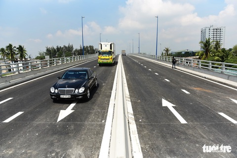 Thông xe cầu vượt Mỹ Thủy giải tỏa điểm đen kẹt xe - Ảnh 9. Thông xe cầu vượt Mỹ Thủy giải tỏa điểm đen kẹt xe - Ảnh 9.