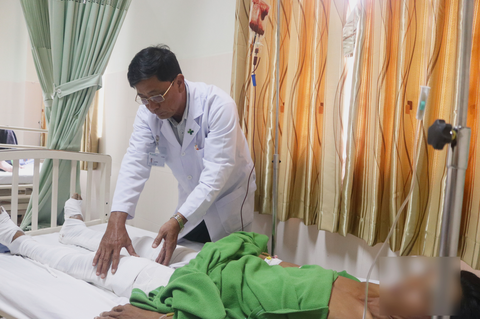 Sập giàn giáo nhà máy nhiệt điện, 1 người chết, 4 người bị thương - Ảnh 1. Sập giàn giáo nhà máy nhiệt điện, 1 người chết, 4 người bị thương - Ảnh 1.