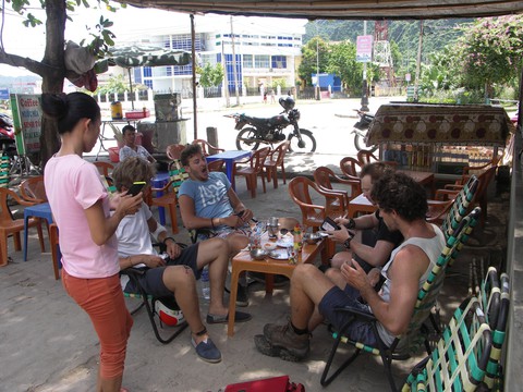 Quảng Bình mạnh tay với nạn chèo kéo, chặt chém giá cả ở Phong Nha - Ảnh 1. Quảng Bình mạnh tay với nạn chèo kéo, chặt chém giá cả ở Phong Nha - Ảnh 1.