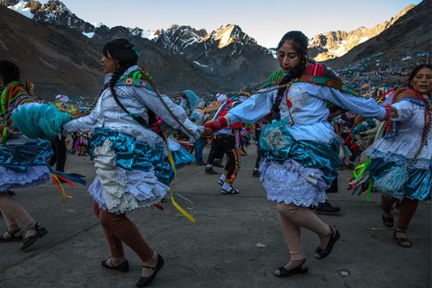 Rực rỡ sắc màu tại lễ hội tuyết và sao ở Peru - Ảnh 2. Rực rỡ sắc màu tại lễ hội tuyết và sao ở Peru - Ảnh 2.