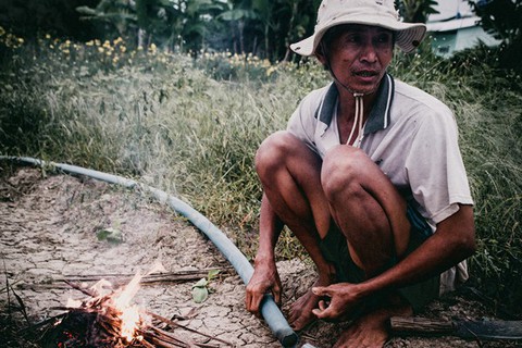 Điều chưa bật mí của người cha trong bức ảnh Cha và con giữa cánh đồng - Ảnh 2. Điều chưa bật mí của người cha trong bức ảnh Cha và con giữa cánh đồng - Ảnh 2.