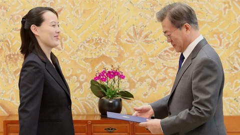 Phỏng đoán tưng bừng về lá thư to bất thường gửi ông Trump - Ảnh 3. Phỏng đoán tưng bừng về lá thư to bất thường gửi ông Trump - Ảnh 3.
