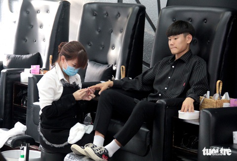 Nở rộ cửa hiệu làm đẹp cho khách Hàn - Ảnh 4. Nở rộ cửa hiệu làm đẹp cho khách Hàn - Ảnh 4.