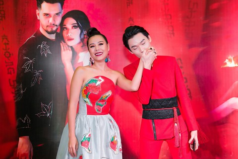 Xem MV Bùa yêu của Quang Trung nhái Bùa yêu của Bích Phương - Ảnh 5. Xem MV Bùa yêu của Quang Trung nhái Bùa yêu của Bích Phương - Ảnh 5.