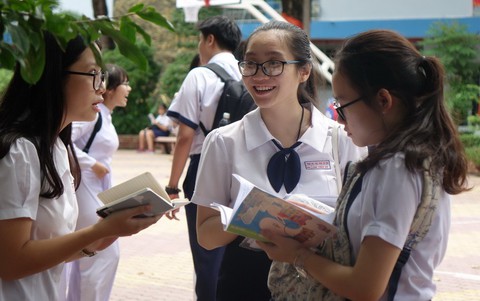 Sự kỳ vọng là áp lực hay động lực vào đề thi văn lớp 10 chuyên - Ảnh 1. Sự kỳ vọng là áp lực hay động lực vào đề thi văn lớp 10 chuyên - Ảnh 1.