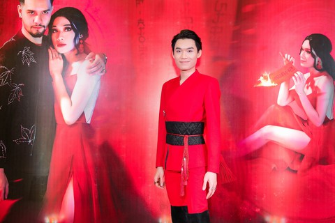 Xem MV Bùa yêu của Quang Trung nhái Bùa yêu của Bích Phương - Ảnh 1. Xem MV Bùa yêu của Quang Trung nhái Bùa yêu của Bích Phương - Ảnh 1.