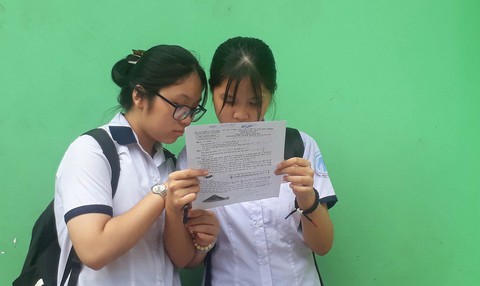 Thí sinh thi lớp 10 TP.HCM nói đề toán bình thường nhưng dài - Ảnh 8. Thí sinh thi lớp 10 TP.HCM nói đề toán bình thường nhưng dài - Ảnh 8.