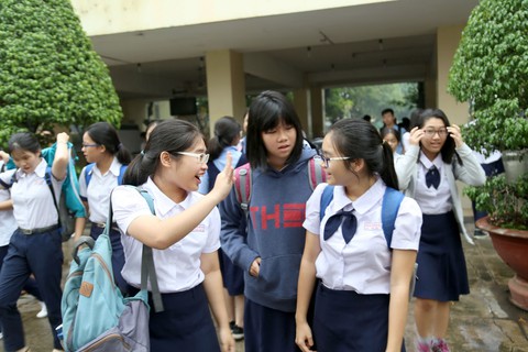 Băn khoăn đáp án thi tuyển sinh lớp 10 TP.HCM - Ảnh 1. Băn khoăn đáp án thi tuyển sinh lớp 10 TP.HCM - Ảnh 1.