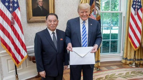 Lãnh đạo Triều Tiên gởi một bức thư lớn cho ông Trump - Ảnh 1. Lãnh đạo Triều Tiên gởi một bức thư lớn cho ông Trump - Ảnh 1.