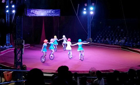 Đi coi hát xiệc - Ảnh 1. Đi coi hát xiệc - Ảnh 1.