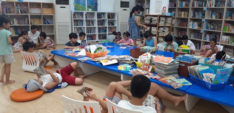 Mỗi người Việt đọc 1,2 quyển sách một năm - Ảnh 1. Mỗi người Việt đọc 1,2 quyển sách một năm - Ảnh 1.