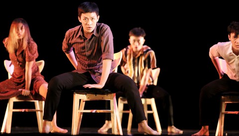 Cafe Sài Gòn: Hãy cứ yêu đi, đầu hàng đi, dù có điên rồ! - Ảnh 8. Cafe Sài Gòn: Hãy cứ yêu đi, đầu hàng đi, dù có điên rồ! - Ảnh 8.