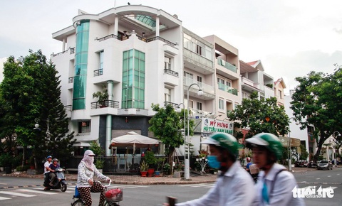 Mùi hôi lại tấn công đô thị Nam Sài Gòn - Ảnh 1. Mùi hôi lại tấn công đô thị Nam Sài Gòn - Ảnh 1.