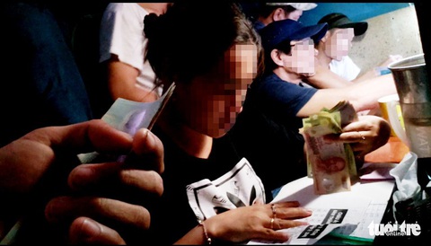 Tán gia bại sản vì World Cup, các con bạc vẫn lao vào cá độ - Ảnh 1. Tán gia bại sản vì World Cup, các con bạc vẫn lao vào cá độ - Ảnh 1.