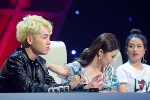 Hương Tràm có đang quá khó tính trong The debut? - Ảnh 6. Hương Tràm có đang quá khó tính trong The debut? - Ảnh 6.