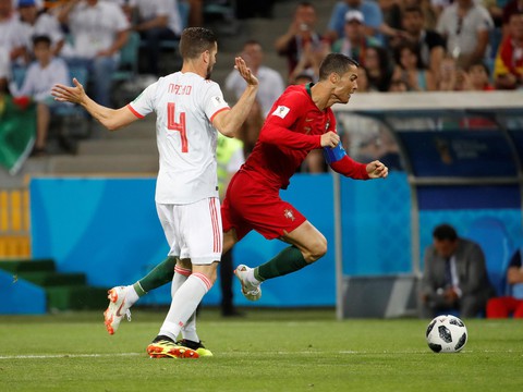 Cân áp lực gánh team của Messi và Ronaldo - Ảnh 7. Cân áp lực gánh team của Messi và Ronaldo - Ảnh 7.