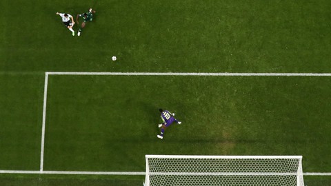 Cân áp lực gánh team của Messi và Ronaldo - Ảnh 9. Cân áp lực gánh team của Messi và Ronaldo - Ảnh 9.