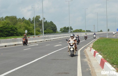 Yêu cầu giải quyết rối loạn giao thông cầu Cao Lãnh trước ngày 6-6 - Ảnh 1. Yêu cầu giải quyết rối loạn giao thông cầu Cao Lãnh trước ngày 6-6 - Ảnh 1.