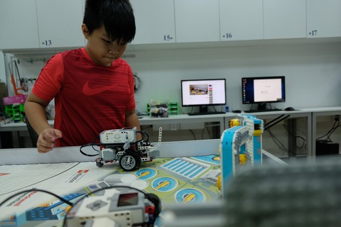 Khi trẻ lắp ráp, lập trình robot - Ảnh 3. Khi trẻ lắp ráp, lập trình robot - Ảnh 3.