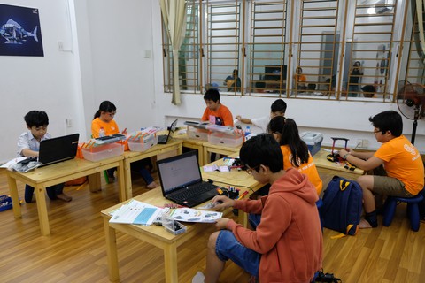 Khi trẻ lắp ráp, lập trình robot - Ảnh 6. Khi trẻ lắp ráp, lập trình robot - Ảnh 6.