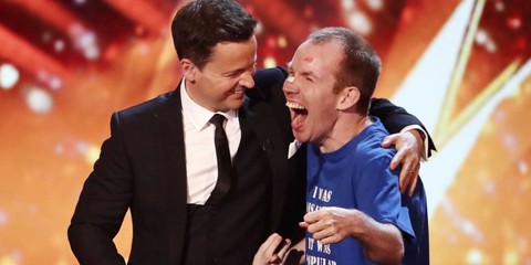 Anh chàng bại não đoạt quán quân Britain’s Got Talent 2018 bằng tấu hài - Ảnh 1. Anh chàng bại não đoạt quán quân Britain’s Got Talent 2018 bằng tấu hài - Ảnh 1.