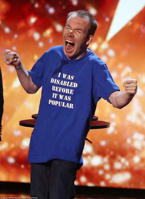 Anh chàng bại não đoạt quán quân Britain’s Got Talent 2018 bằng tấu hài - Ảnh 3. Anh chàng bại não đoạt quán quân Britain’s Got Talent 2018 bằng tấu hài - Ảnh 3.