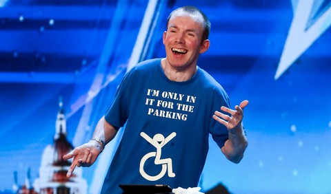 Anh chàng bại não đoạt quán quân Britain’s Got Talent 2018 bằng tấu hài - Ảnh 7. Anh chàng bại não đoạt quán quân Britain’s Got Talent 2018 bằng tấu hài - Ảnh 7.