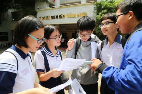 Một trường ở TP.HCM có điểm chuẩn lớp 10 tăng kỷ lục 8 điểm - Ảnh 1. Một trường ở TP.HCM có điểm chuẩn lớp 10 tăng kỷ lục 8 điểm - Ảnh 1.