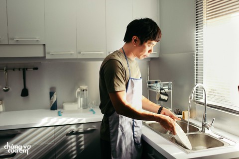 Hình ảnh mới cúa Thái Hoà trong bộ phim thứ 7 cùng Charlie Nguyễn - Ảnh 8. Hình ảnh mới cúa Thái Hoà trong bộ phim thứ 7 cùng Charlie Nguyễn - Ảnh 8.
