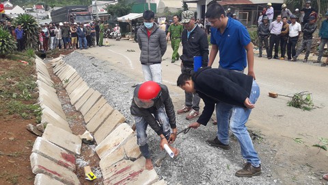 Đâm chết người vì không đòi được điện thoại cho mượn - Ảnh 2. Đâm chết người vì không đòi được điện thoại cho mượn - Ảnh 2.