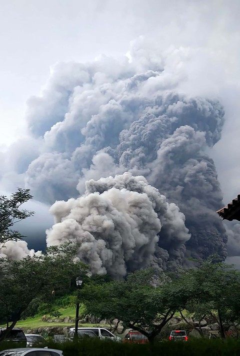 Hình ảnh tang thương khi núi lửa phun giết hàng chục người ở Guatemala - Ảnh 3. Hình ảnh tang thương khi núi lửa phun giết hàng chục người ở Guatemala - Ảnh 3.