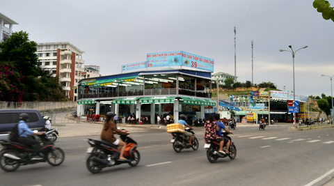 Dân bị bác yêu cầu tái định cư, cán bộ đã nhận đất vàng - Ảnh 1. Dân bị bác yêu cầu tái định cư, cán bộ đã nhận đất vàng - Ảnh 1.