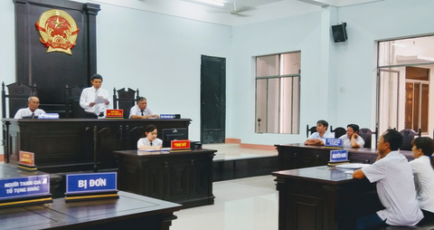 Dân bị bác yêu cầu tái định cư, cán bộ đã nhận đất vàng - Ảnh 2. Dân bị bác yêu cầu tái định cư, cán bộ đã nhận đất vàng - Ảnh 2.