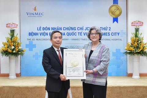 Bệnh viện Vinmec lần thứ hai nhận chứng chỉ chất lượng quốc tế - Ảnh 1. Bệnh viện Vinmec lần thứ hai nhận chứng chỉ chất lượng quốc tế - Ảnh 1.