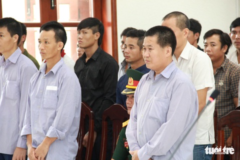 Xét xử phó đồn trưởng biên phòng đạo diễn phá rừng pơmu - Ảnh 4. Xét xử phó đồn trưởng biên phòng đạo diễn phá rừng pơmu - Ảnh 4.