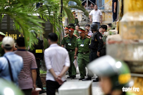 An ninh dày đặc trong buổi tuyên án nhóm khủng bố sân bay Tân Sơn Nhất - Ảnh 10. An ninh dày đặc trong buổi tuyên án nhóm khủng bố sân bay Tân Sơn Nhất - Ảnh 10.