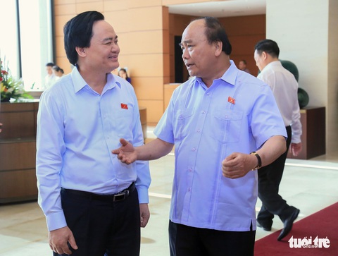 Giáo viên đang chịu áp lực cả về vật chất và tinh thần - Ảnh 1. Giáo viên đang chịu áp lực cả về vật chất và tinh thần - Ảnh 1.