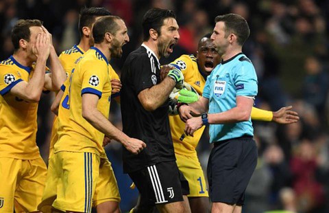 Buffon bị treo giò 3 trận ở Champions League - Ảnh 1. Buffon bị treo giò 3 trận ở Champions League - Ảnh 1.