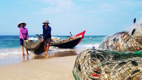 Tiếp tục quan trắc môi trường biển sau vi phạm của Formosa - Ảnh 1. Tiếp tục quan trắc môi trường biển sau vi phạm của Formosa - Ảnh 1.